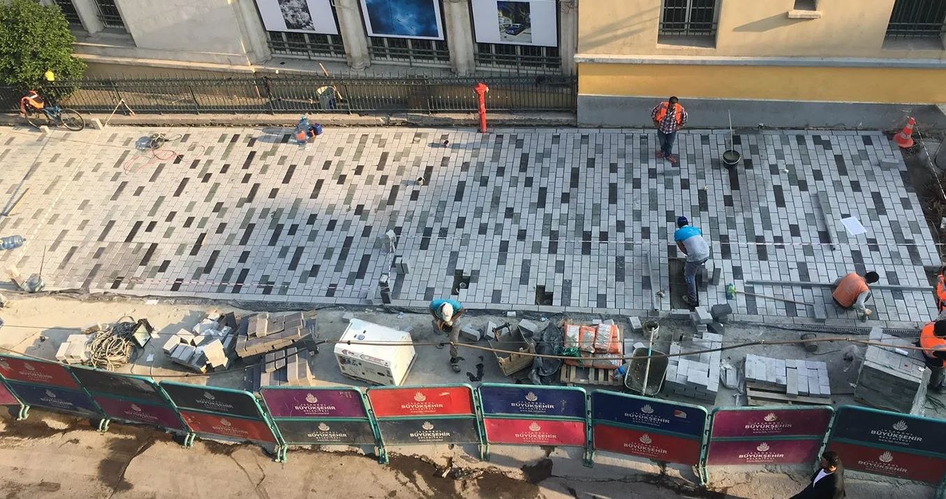 İstiklal Caddesi Nostaljik Tramvay Hattı Yenileme ve Çevre Düzenleme İnşaatı